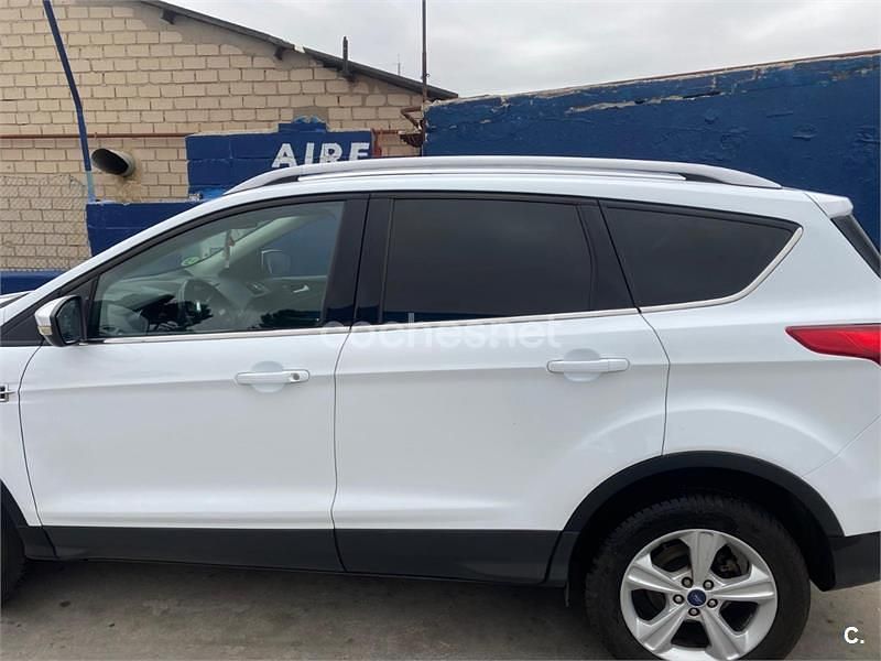 Usado Ford Kuga Trend 120 CV (88 kW) 2016 Blanco SUV