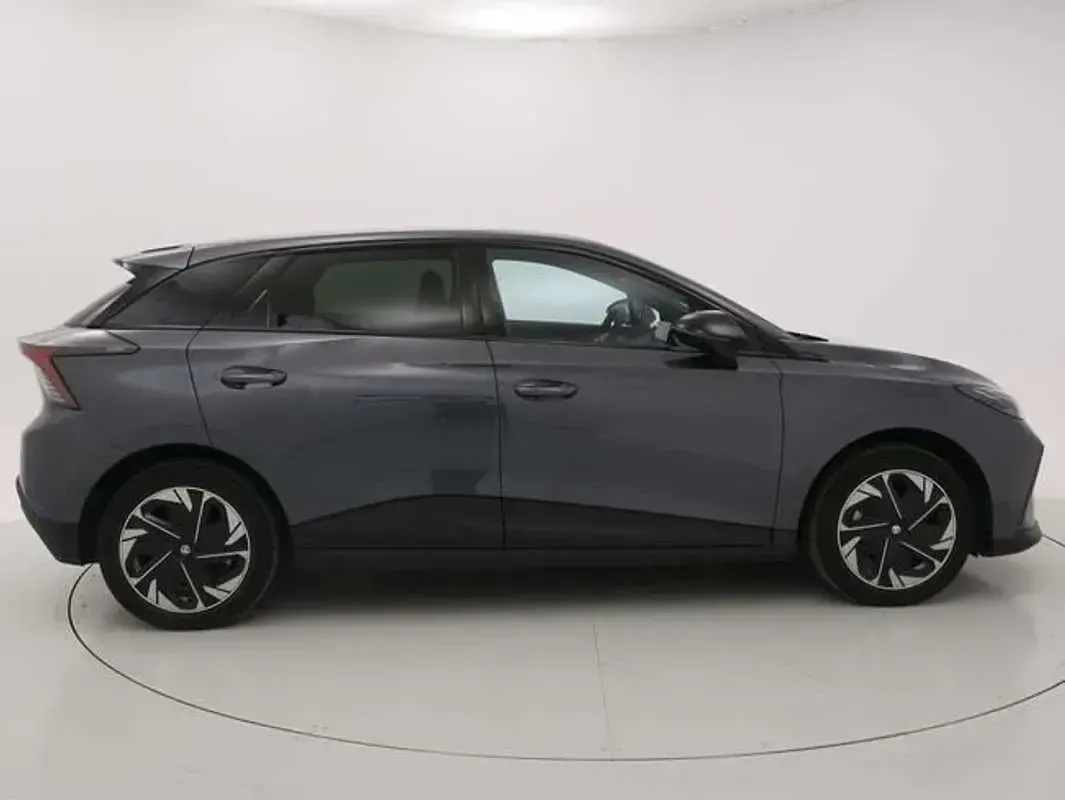 Usado MG MG4 EV Luxury 150 kW (204 CV) 2023 Gris Utilitario