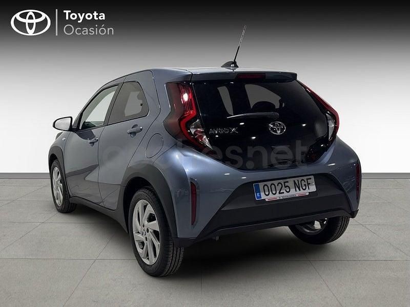 Nuevo Toyota Aygo X Play 72 CV (52 kW) 2025 Gris / plata SUV