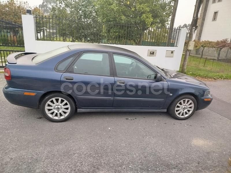 Usado Volvo S40 102 CV (75 kW) 2001 Gris / plata Berlina