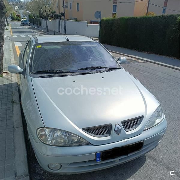 Usado Renault Mégane Coupé R.S. 100 CV (73 kW) 1999 Gris / plata Coupe