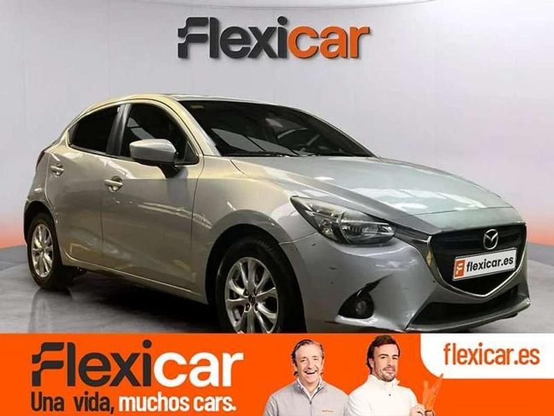 Usado Mazda 2 Luxury 90 CV (66 kW) 2017 Gris Utilitario