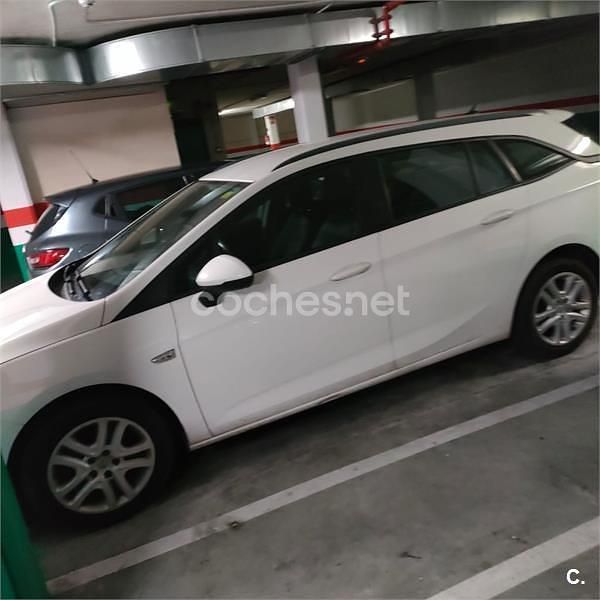 Blanco Usado 2016 Opel Astra Selective Familiar | 8300 € (Precio justo) - Imagen 1/4
