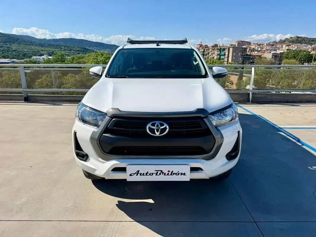 Usado Toyota HiLux 150 CV (110 kW) 2023 Blanco Pickup/Camioneta