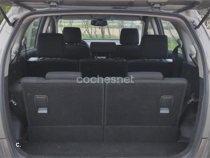 Usado Toyota Corolla Verso Sol 136 CV (100 kW) 2007 Gris / plata Monovolumen
