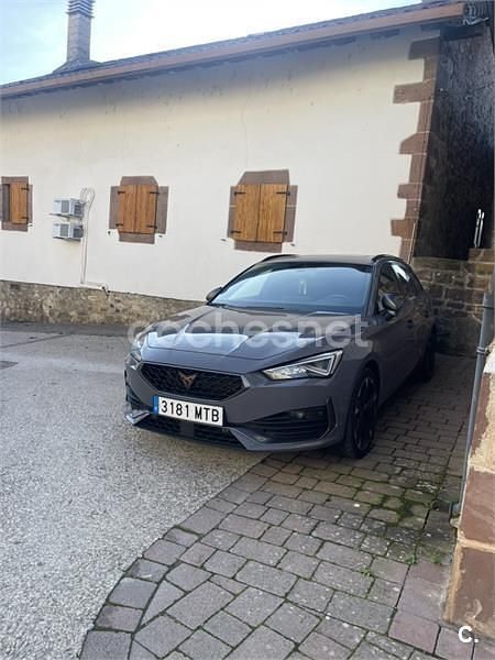 Usado Cupra Leon 190 CV (139 kW) 2024 Gris / plata Familiar