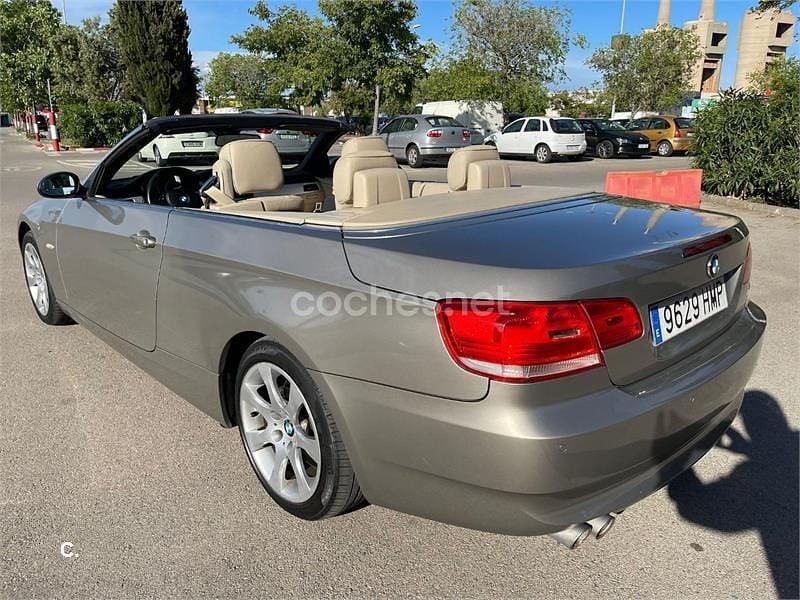Usado BMW 330 Cabriolet 231 HP (169 kW) 2007 Cinzento Cabrios