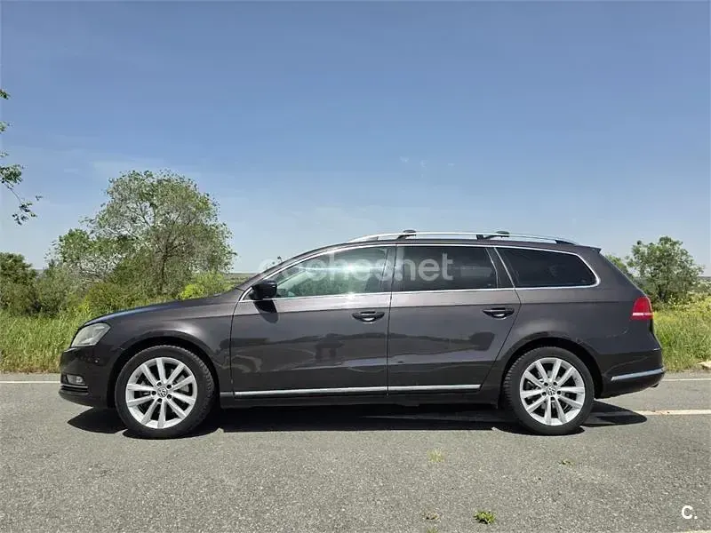 Usado VW Passat Highline 170 CV (125 kW) 2011 Marrón Familiar