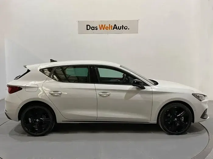 Nuevo Seat Leon FR 204 CV (150 kW) 2025 Blanco Berlina