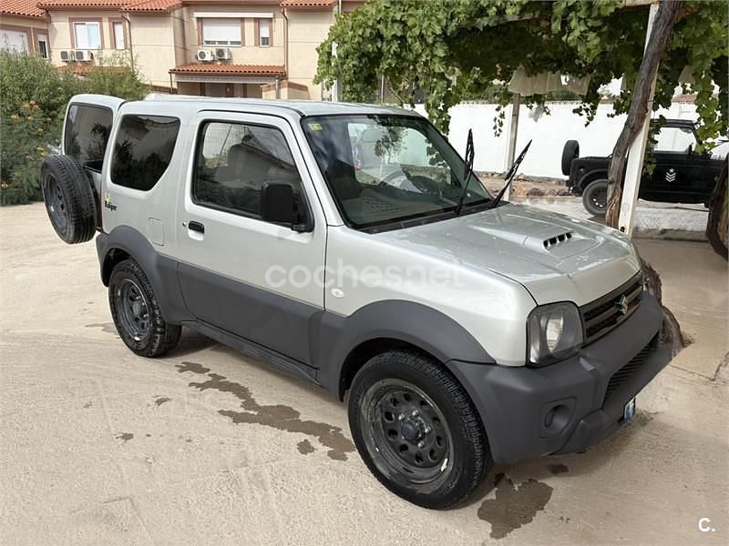 Usado Suzuki Jimny 85 CV (62 kW) 2016 Gris / plata SUV