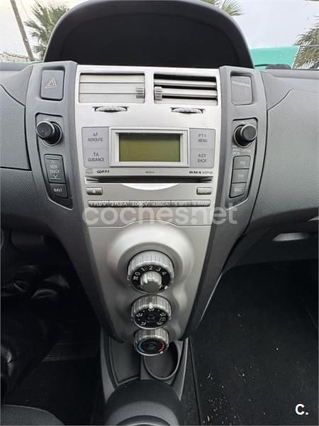 Usado Toyota Yaris 87 CV (63 kW) 2008 Negro Berlina