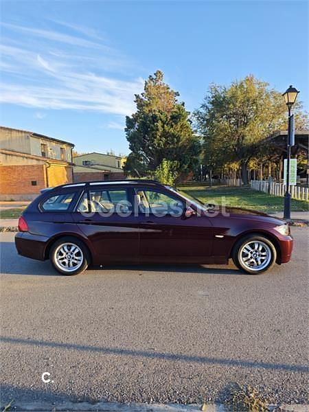 Usado BMW 320 150 CV (110 kW) 2007 Granate Familiar