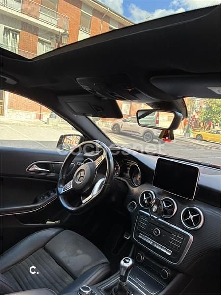 Rojo Usado 2016 Mercedes A200 AMG line Berlina | 19.250 € (Caro) - Imagen 1/4