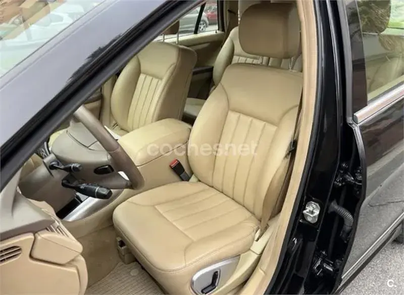 Usado Mercedes R280 190 CV (139 kW) 2009 Negro Familiar