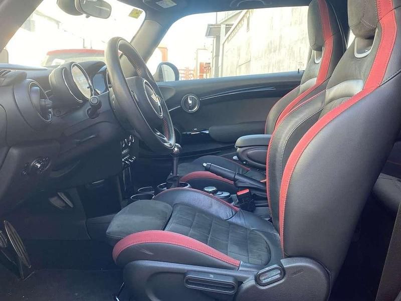 Usado Mini John Cooper Works 231 CV (169 kW) 2019 Rojo Utilitario