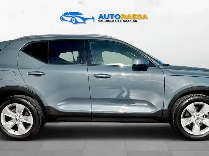 Usado Volvo XC40 Core 197 CV (144 kW) 2023 Gris / plata SUV