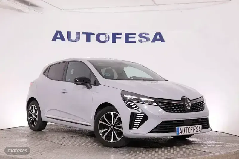Usado Renault Clio Techno 90 CV (66 kW) 2025 Gris Utilitario