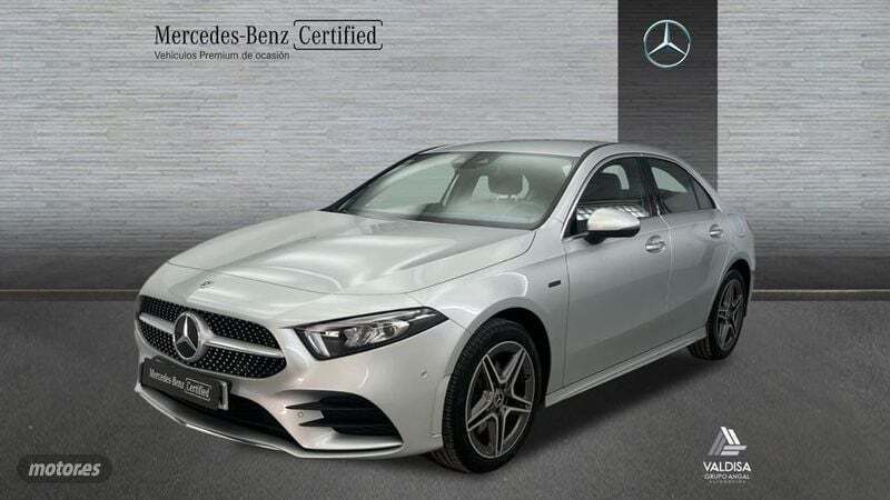 Gris / plateado Usado 2021 Mercedes A250 AMG line Berlina | 33.900 € (Precio justo) - Imagen 1/4