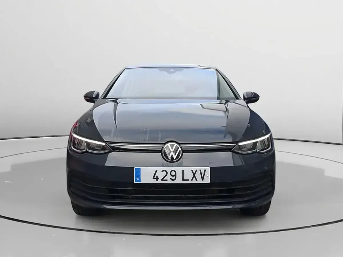 Usado VW Golf VIII 116 CV (85 kW) 2022 Gris / plata Berlina
