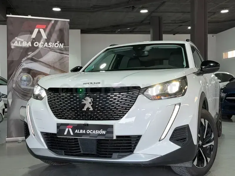 Usado Peugeot 2008 Allure 110 CV (80 kW) 2022 Blanco SUV