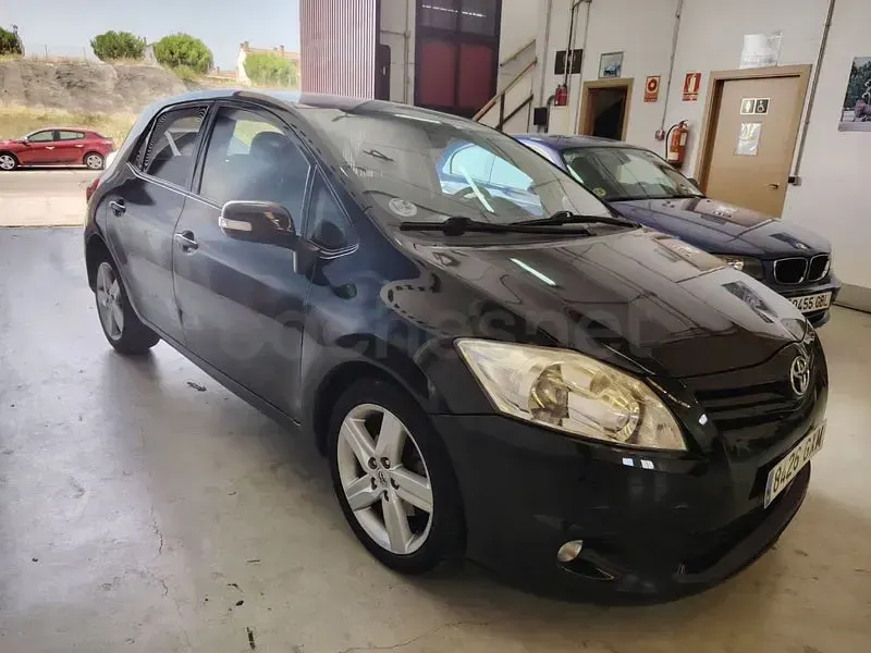 Usado Toyota Auris 126 CV (92 kW) 2010 Negro Utilitario
