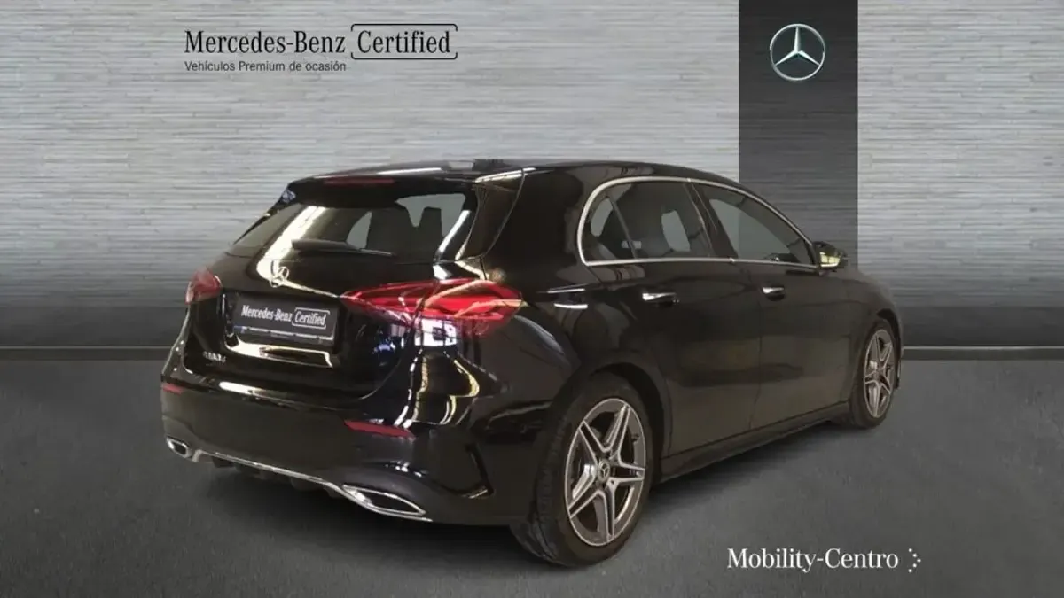 Usado Mercedes A180 116 CV (85 kW) 2024 Negro noche Utilitario