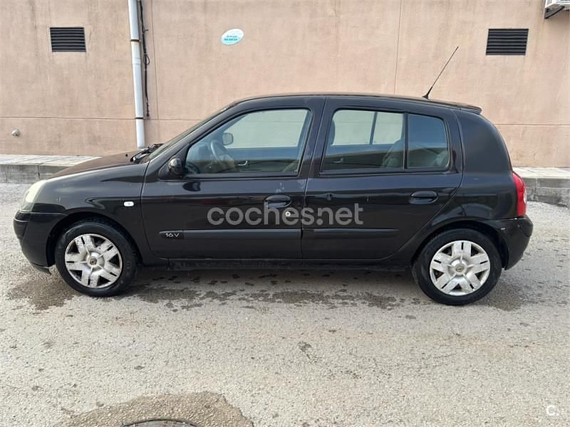 Usado Renault Clio II Authentique 75 CV (55 kW) 2006 Negro Berlina