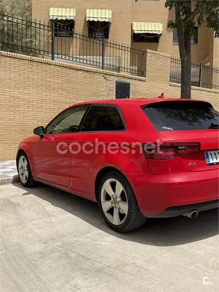 Usado Audi A3 Attraction 105 CV (77 kW) 2013 Rojo Berlina