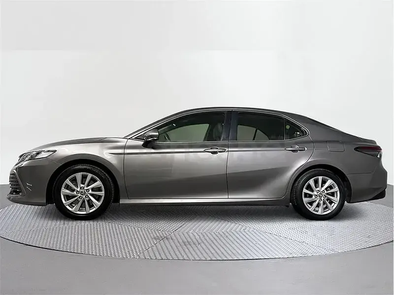 Usado Toyota Camry Advance 218 CV (160 kW) 2022 Gris / plata Berlina