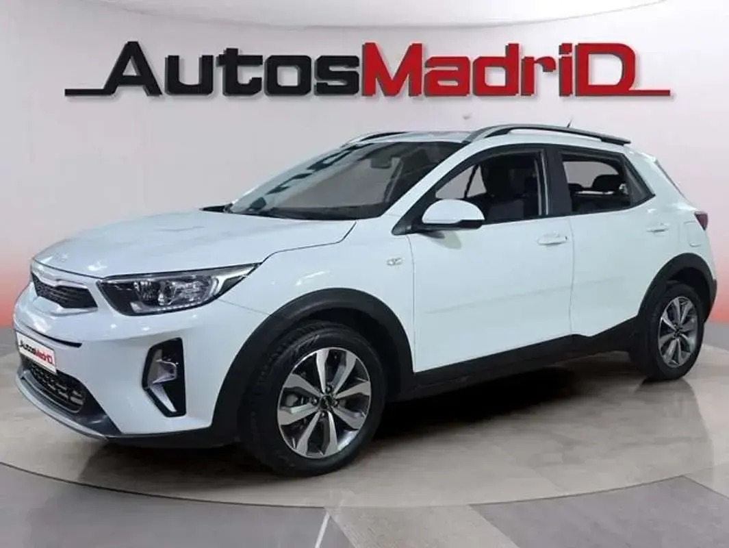 Usado Kia Stonic 84 CV (61 kW) 2023 Blanco SUV