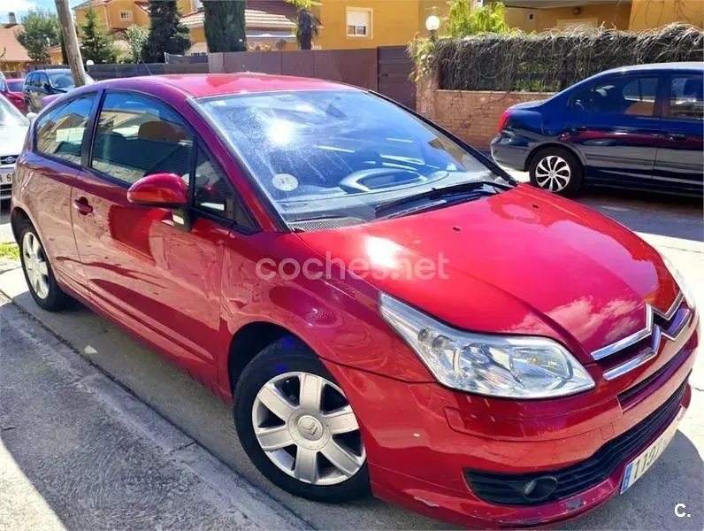 Usado Citroën C4 92 CV (67 kW) 2006 Granate Berlina