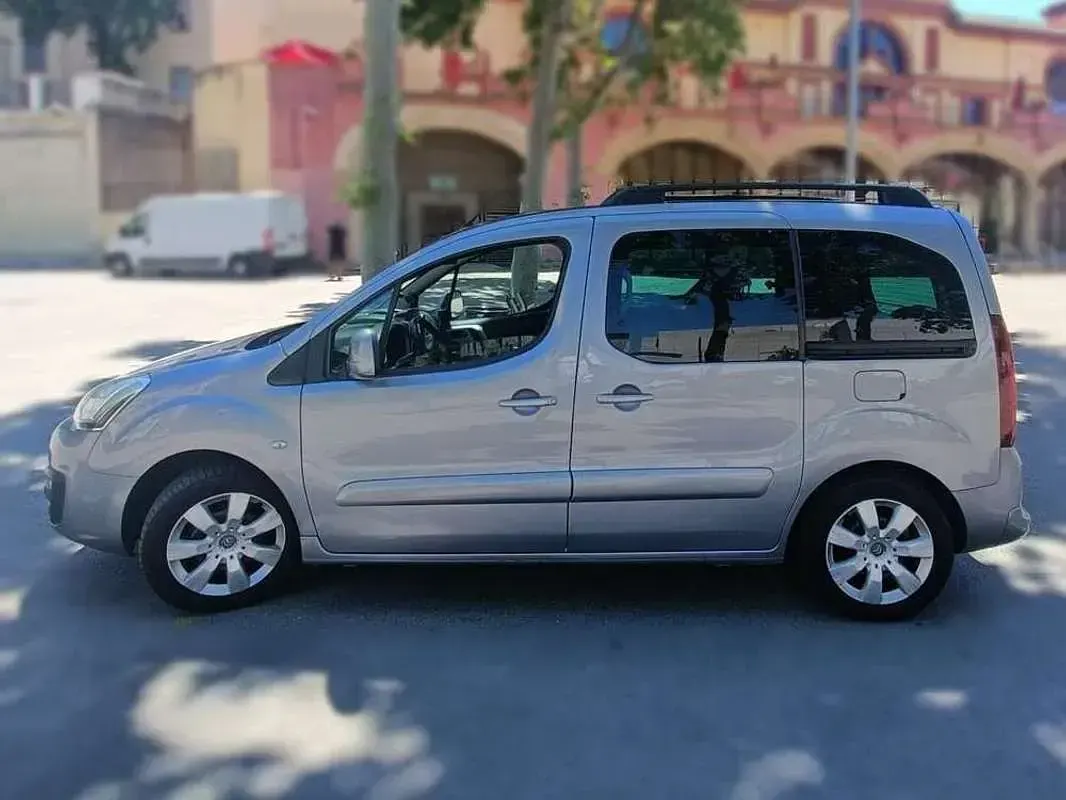 Usado Citroën Berlingo Feel 99 CV (72 kW) 2016 Gris Monovolumen