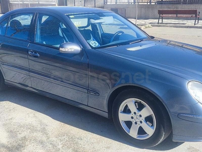 Usado Mercedes E320 Avantgarde 224 CV (164 kW) 2006 Azul Berlina