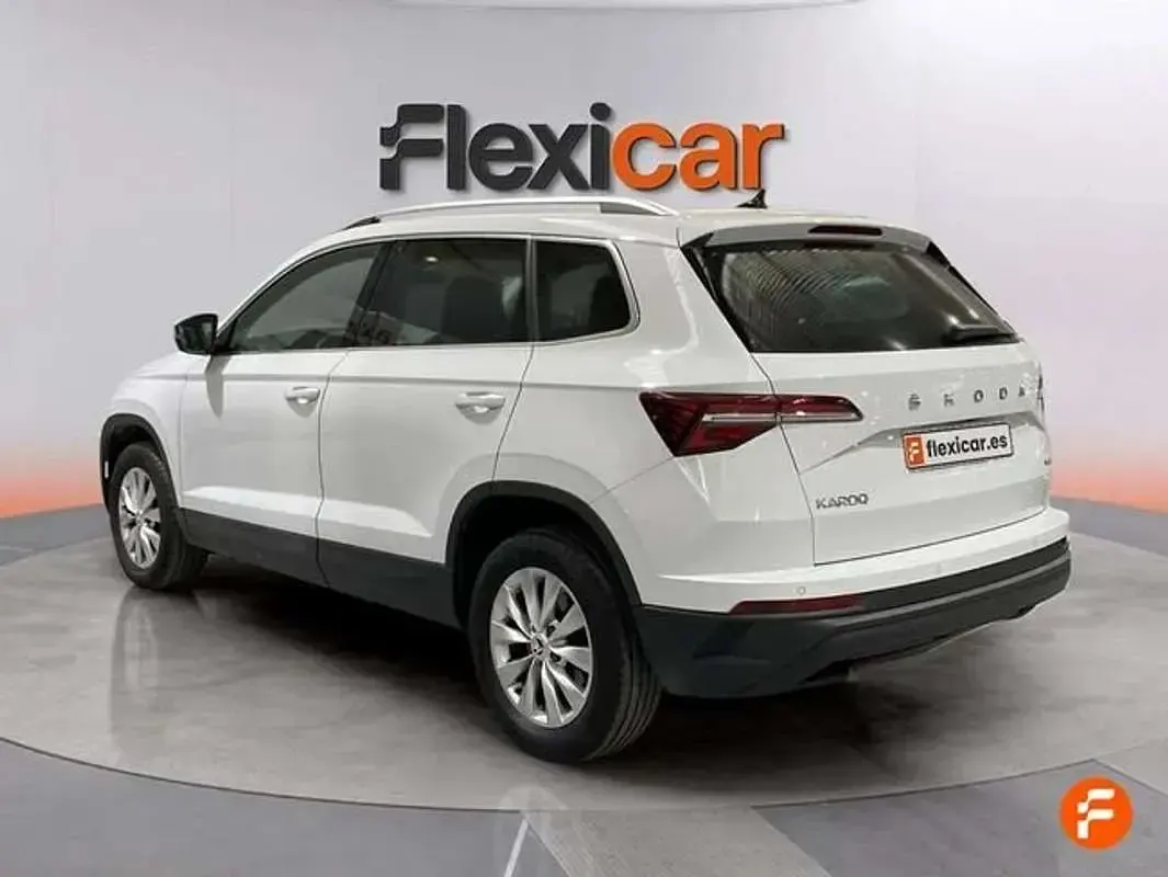 Usado Skoda Karoq Ambition 150 CV (110 kW) 2022 Blanco SUV