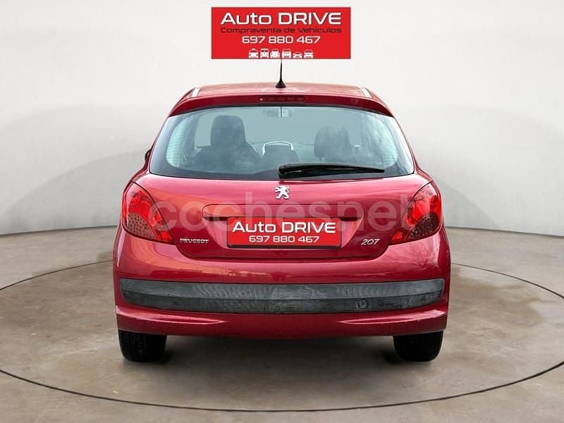 Usado Peugeot 207 75 CV (55 kW) 2006 Granate Berlina