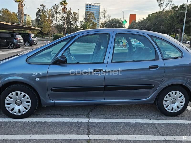 Usado Citroën Xsara Picasso 110 CV (80 kW) 2006 Gris / plata Monovolumen