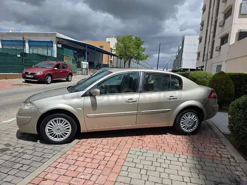 Usado Renault Mégane Privilege 105 CV (77 kW) 2006 Beige Berlina