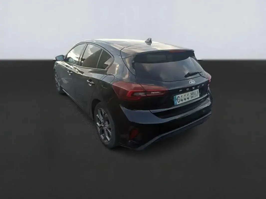 Usado Ford Focus ST-Line 155 CV (114 kW) 2023 Negro Utilitario