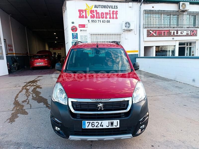 Rojo Usado 2017 Peugeot Traveller Active Van | 9850 € - Imagen 1/4