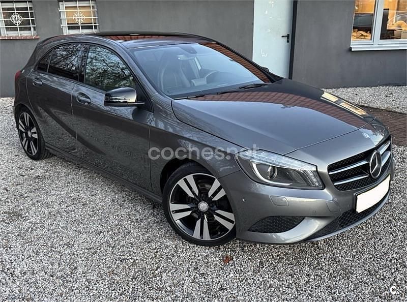 Usado Mercedes A200 Urban 136 CV (100 kW) 2013 Gris / plata Berlina
