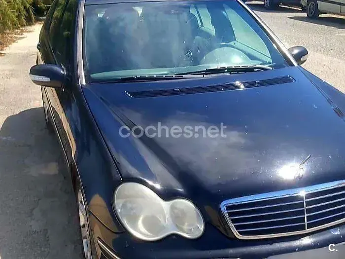 Usado Mercedes C220 Avantgarde 150 CV (110 kW) 2006 Negro Berlina