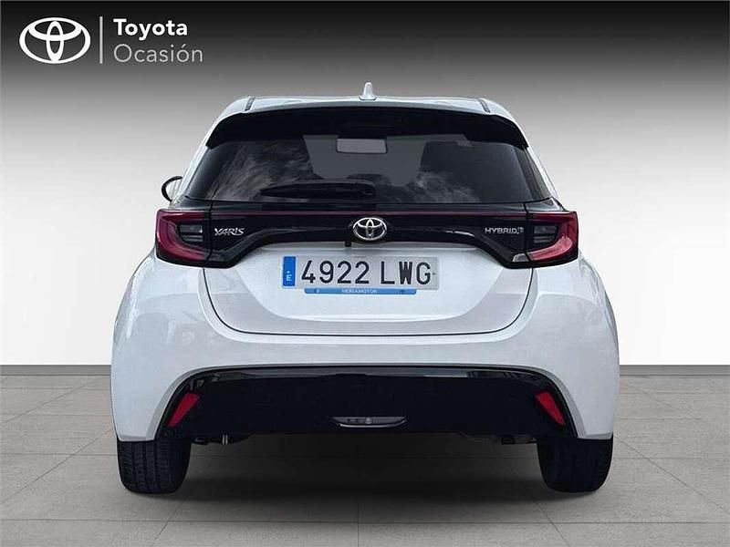 Usado Toyota Yaris Hybrid Style 116 CV (85 kW) 2022 Monovolumen
