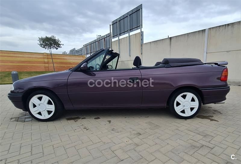 Violeta / lila Usado 1995 Opel Astra Cabriolet Descapotable | 5500 € - Imagen 1/4