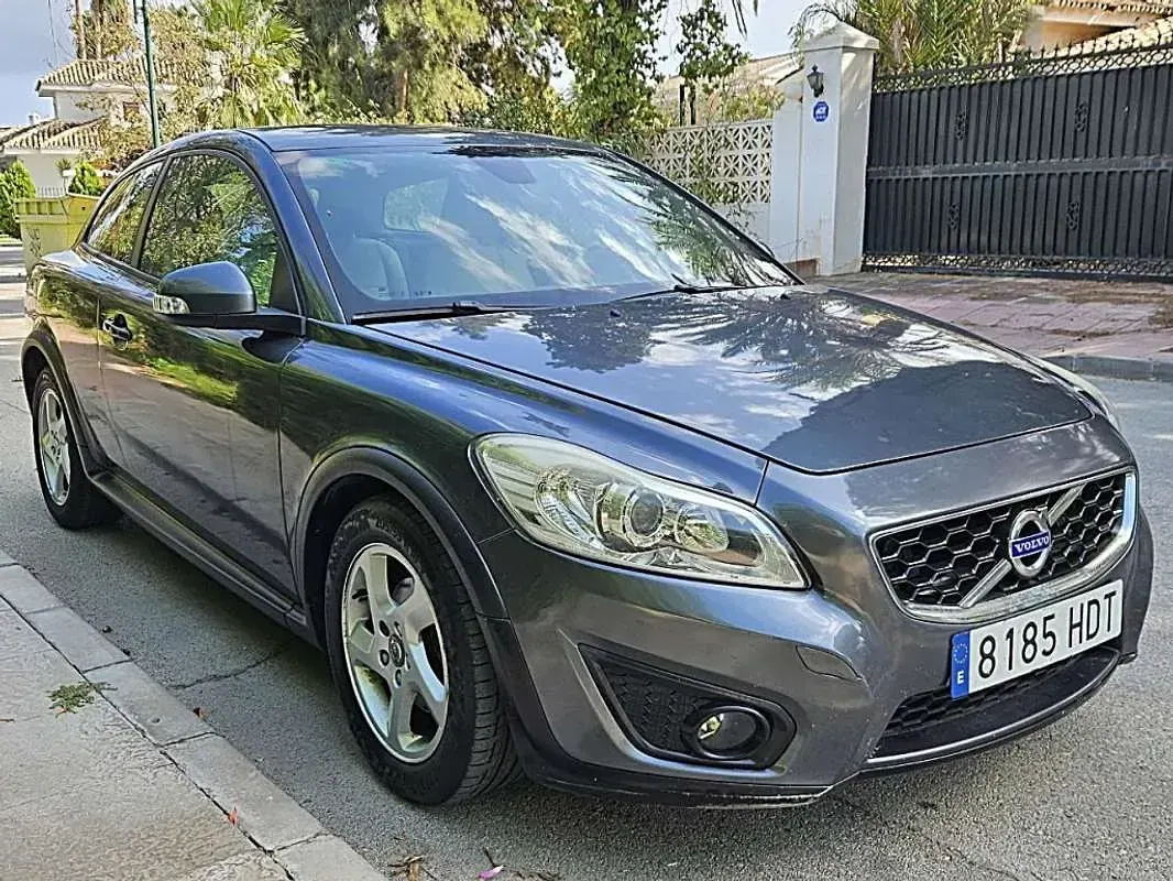 Usado Volvo C30 Momentum 115 CV (84 kW) 2011 Gris Utilitario