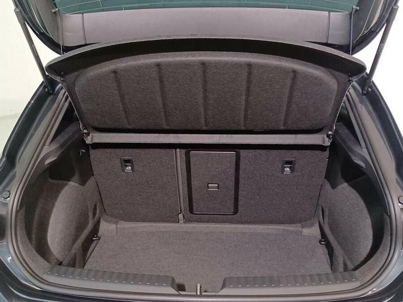 Usado Seat Leon Style 150 CV (110 kW) 2024 Gris Utilitario