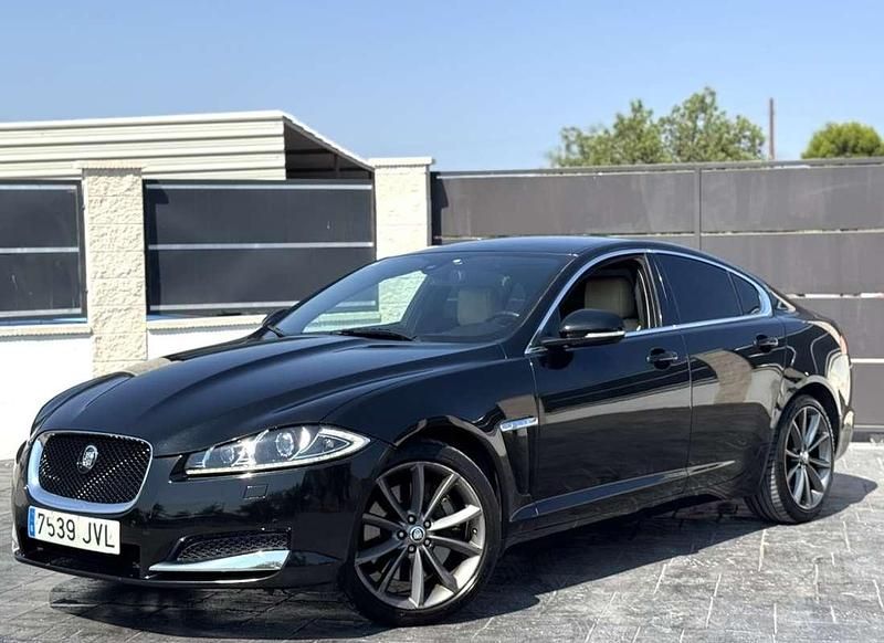 Negro Usado 2012 Jaguar XF Premium Luxury Berlina | 12.499 € - Imagen 1/4