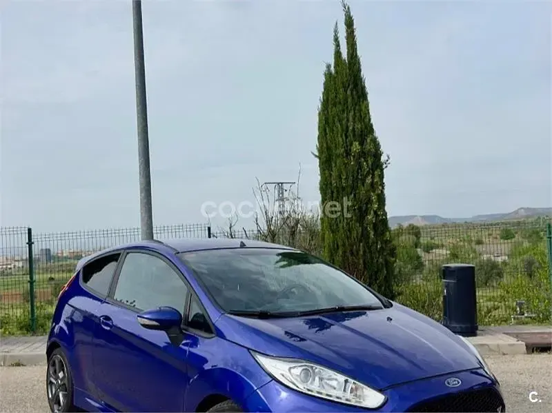Usado Ford Fiesta ST 182 CV (133 kW) 2015 Azul Utilitario