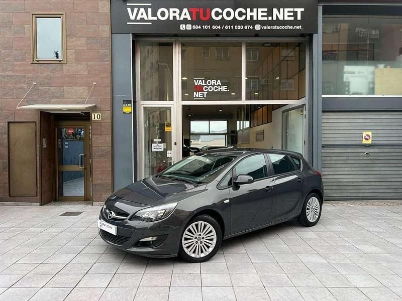 Gris Usado 2015 Opel Astra Selective Utilitario | 8950 € (Precio justo) - Imagen 1/4