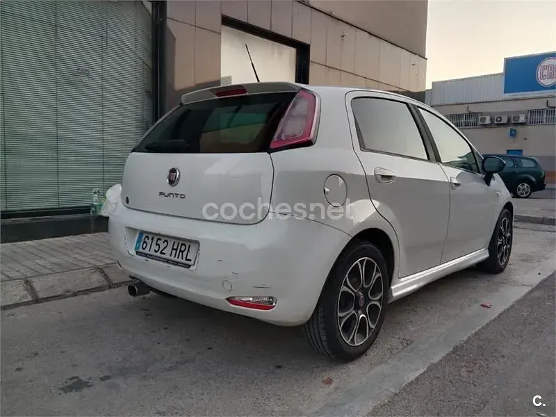 Usado Fiat Punto Easy 69 CV (50 kW) 2013 Blanco Utilitario