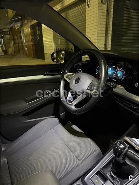 Usado VW Golf VIII Life 110 CV (80 kW) 2020 Gris / plata Berlina